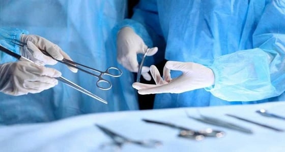 بالفيديو.. ولادة قيصرية تتحول إلى قص أمعاء في المدينة المنورة