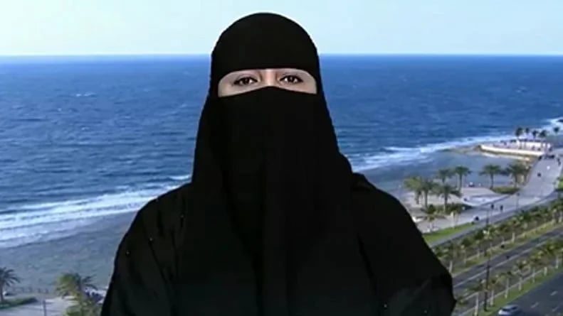 مربية ثعابين: الضغوط الحياتية دفعتني لتربية الثعابين وشعورهم بالأمان يسهل ترويضهم