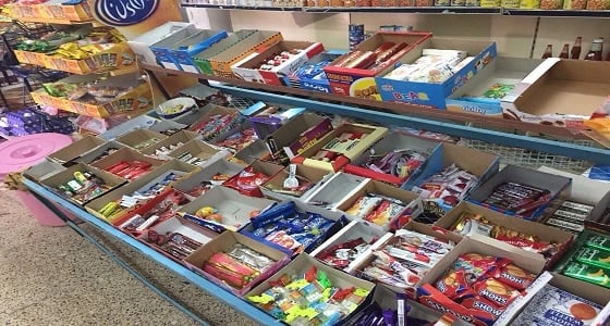 بالصور.. ضبط مواد منتهية الصلاحية في العويقيلة