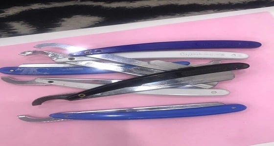 بالصور.. إغلاق مركز تسوق وصالون حلاقة غرب الدمام