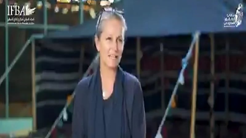 سائحة بريطانية تشيد بما رأته في المزاد الدولي للصقور: "حدث منظم"