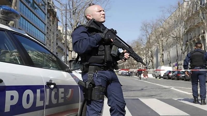 مقتل شخص وإصابة اثنين في حادثة طعن بمدرسة في أمريكا