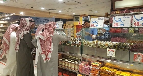 ضبط 6 كيلو من المواد الغذائية الفاسدة في محل تجاري بـ المدينة