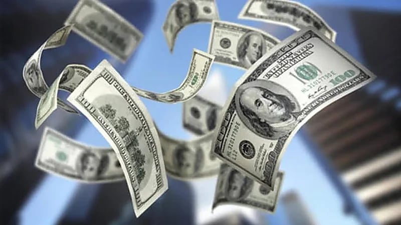 مليونير يخفي ثروته عن والديه خوفا من اتهامه بالنصب!