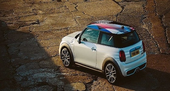 بالصور.. عرض نسخة ميني الخاصة بزفاف الأمير هاري للبيع