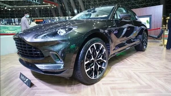 أبرز مواصفات وسعر سيارة استون مارتن DBX موديل 2022