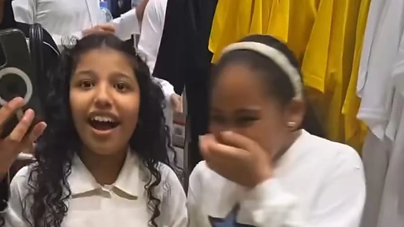 طفلة اتحادية تخطف الأنظار في حديث طريف مع محمد نور.. فيديو