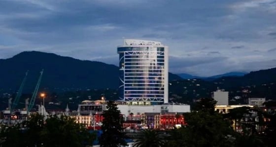 مقتل وإصابة 30 شخصاً في حريق على ساحل جورجيا