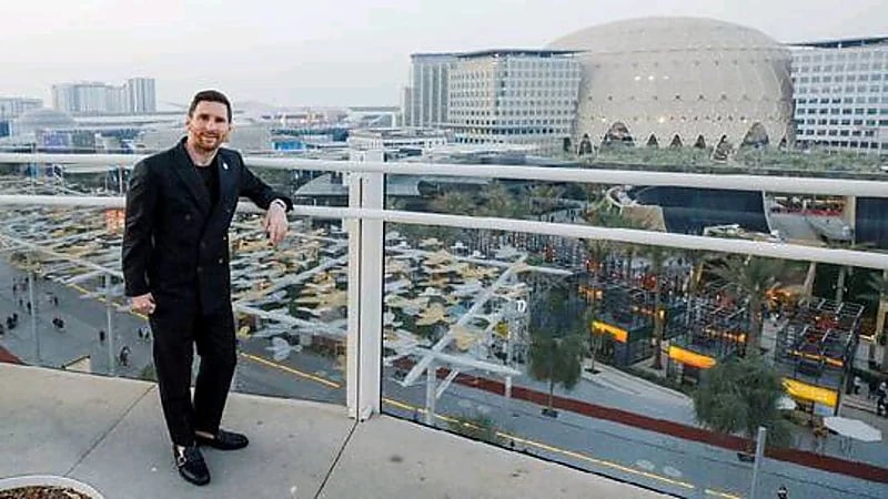 شاهد.. ميسي برفقة الشيف بوراك ويحصل على هدية خاصة