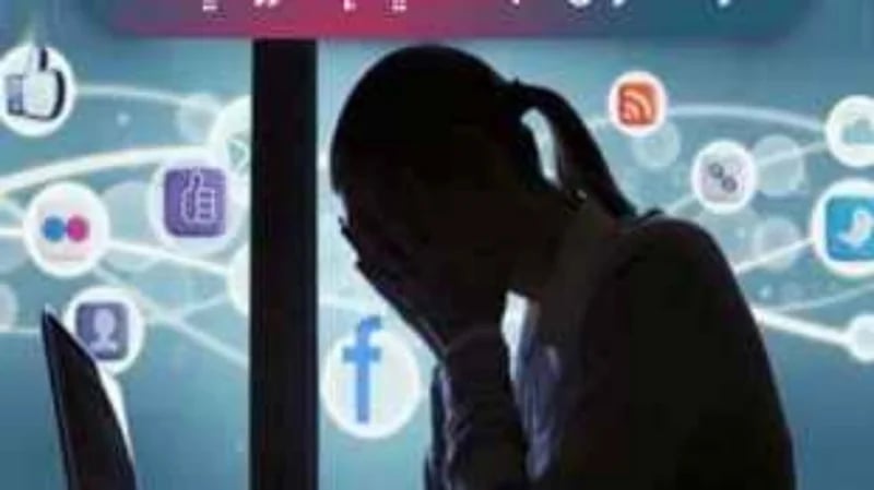 تزايد العنف الرقمي ضد النساء والمشاهير