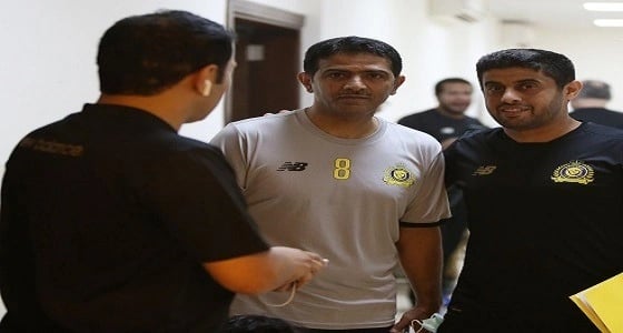 بالصور.. وصول الهريفي ونجوم العالمي لملعب الملز