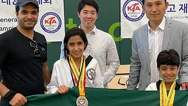 قصة طفلان سعوديان حصدا ميداليتين ذهبيتين في التايكوندو بنيويورك 
