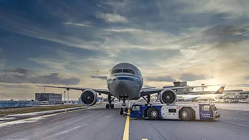 مطار هامبورج يلغي 300 ‬رحلة قبل يوم من بدء إضرابات بألمانيا