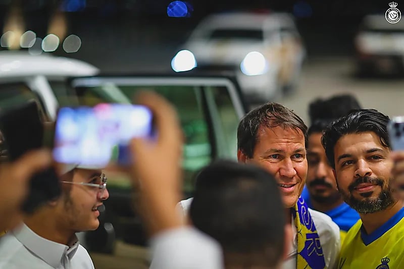 شاهد.. لحظة وصول مدرب النصر الجديد إلى الرياض