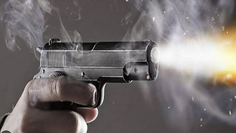 معيد يحاول قتل أستاذه رميا بالرصاص