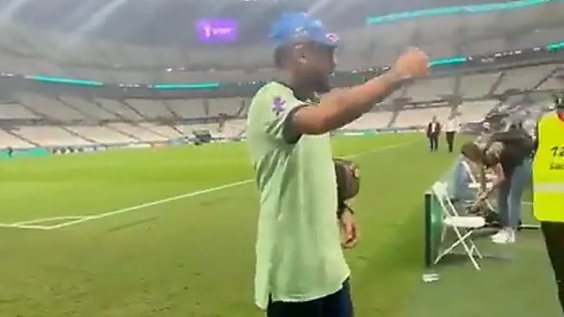 بالفيديو.. شبيه نيمار يخدع المنظمين ويتجول في أحد ملاعب المونديال