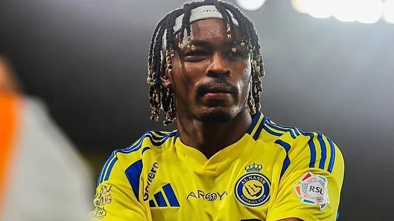 النصر يتمسك بمدافعه ويغلق الباب أمام العروض الأوروبية