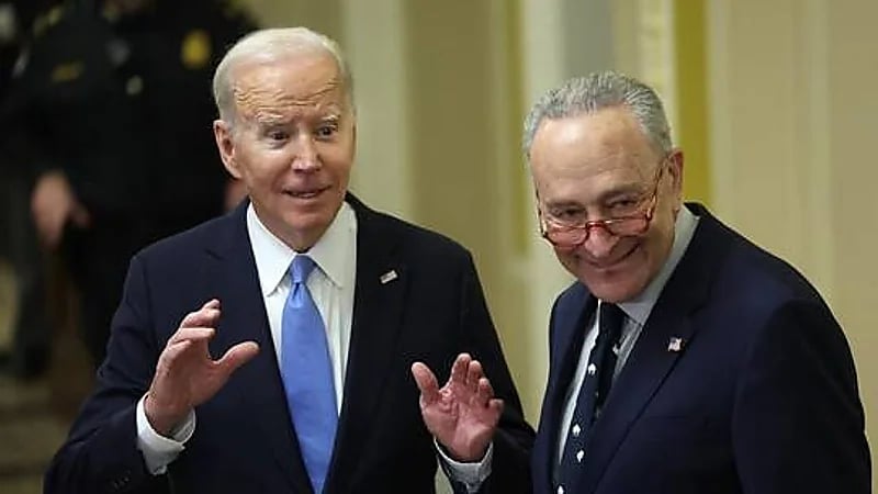 شاهد.. بايدن يثير الضحك برده على سؤال عن موعد ترشحه للانتخابات الرئاسية