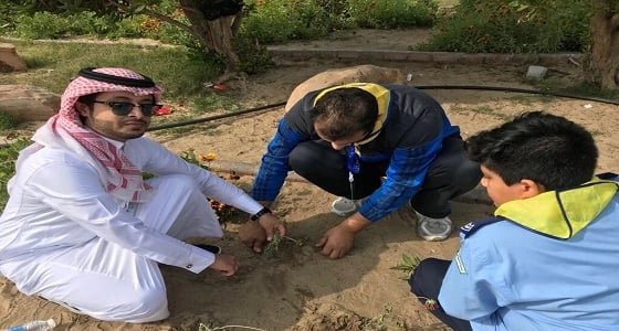 بالصور.. 35 طالبا بمدرسة المنارات يشاركون بأعمال الزراعة في الخبر