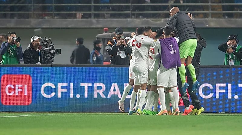 فرحة لاعبي البحرين بعد إطلاق صافرة النهاية .. فيديو