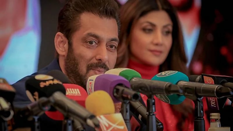 شاهد.. وصول سلمان خان إلى الرياض