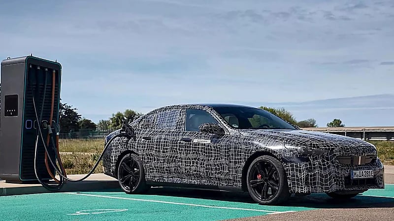 بالصور.. الكشف عن BMW الفئة الخامسة بالأسواق في فصل الخريف