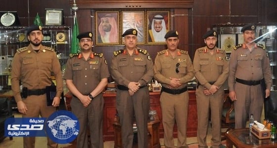 مدير شرطة الجوف يكرم عددا من الضباط لتميزهم في مجال عملهم