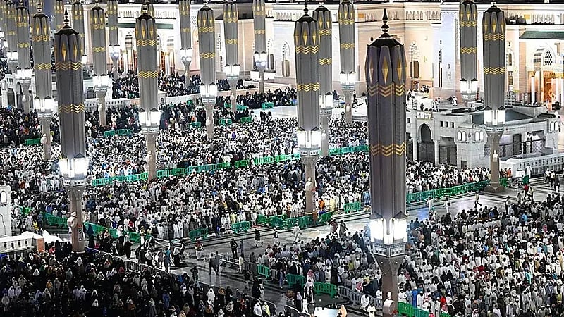 أكثر من 14 مليون زائر للمسجد النبوي خلال النصف الأول من ⁧‫رمضان ‬⁩.. فيديو