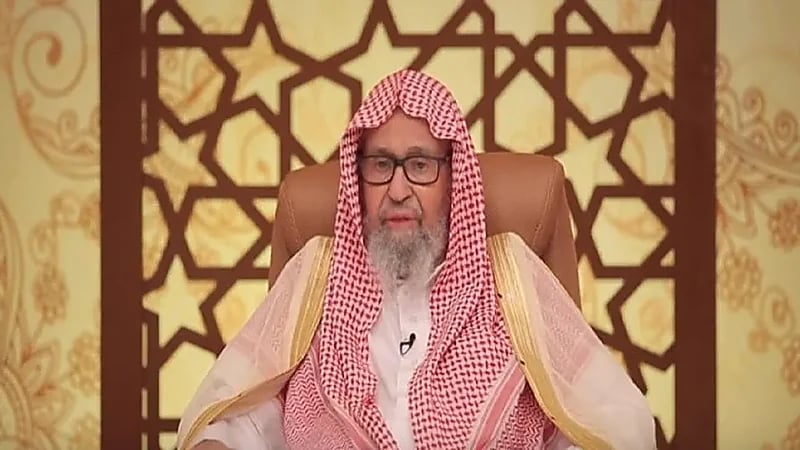 الفوزان يوضح حكم إخراج الزكاة في رمضان قبل موعدها