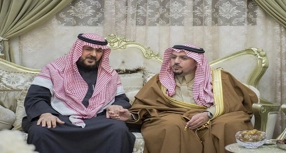 بالصور.. أمير القصيم يعزي ذوي شهيد الواجب عبدالحكيم المقبل