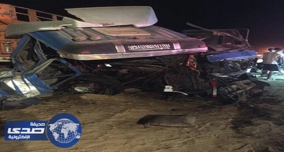 بالصور.. ثلاث شاحنات تصطدم ببعضها وتقفل الطريق لمدة ثلاث ساعات بناوان المخواه