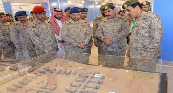 بالصور.. الرويلي يزور معرض دعم التصنيع المحلي للخدمات الطبية