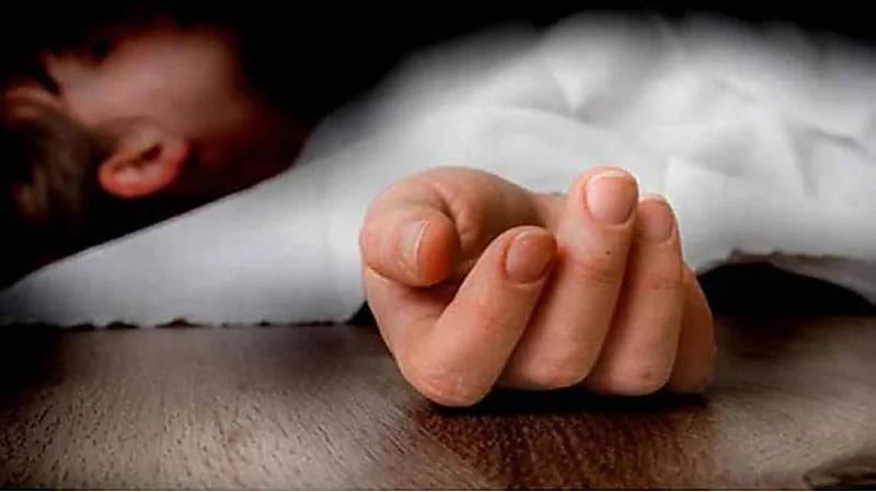 رجل يقتل طفل بطريقة وحشية ويستخرج أحشائه الداخلية 