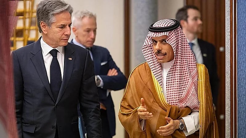 وزير الخارجية يستقبل نظيره الأمريكي