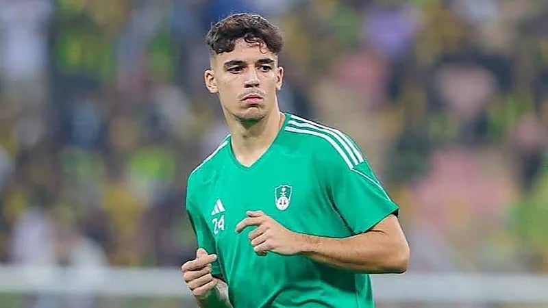 محترف الأهلي يقترب من الرحيل الى أوروبا