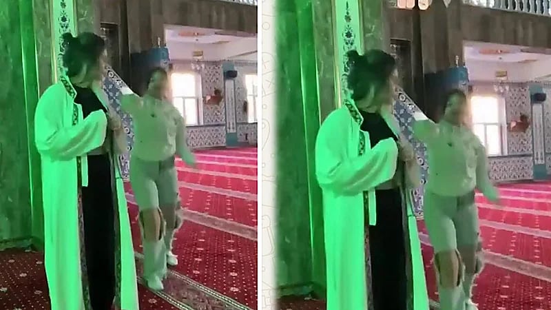 غضب شعبي واسع بعد انتشار مقطع لفتاتين ترقصان داخل مسجد بتركيا