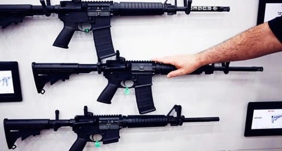 خبراء يوضحون تأثير بندقية أر 15 الأمريكية على جسم الإنسان
