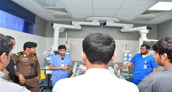 بالصور.. زيارة مخالفي الأنظمة المرورية لمصابي حوادث السير بحائل