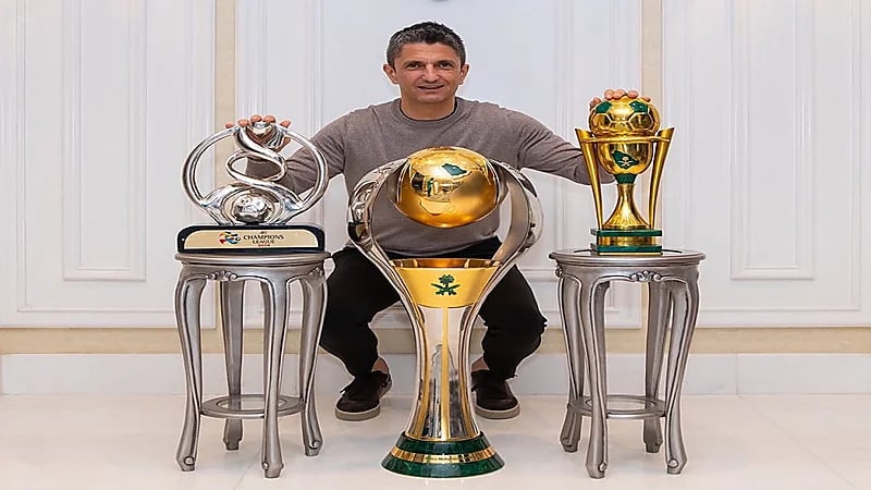 الهلال يدعو لوشيسكو لحضور حفل التتويج بالدوري