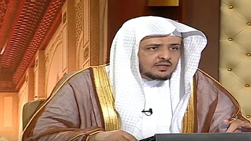 بالفيديو.. الشيخ المصلح يوضح حكم من صلى خارج المسجد ولم يتمكن من رؤية الإمام