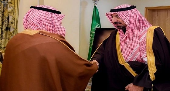 أمير نجران يستقبل أسرة قتيل قررت العفو عن القاتل