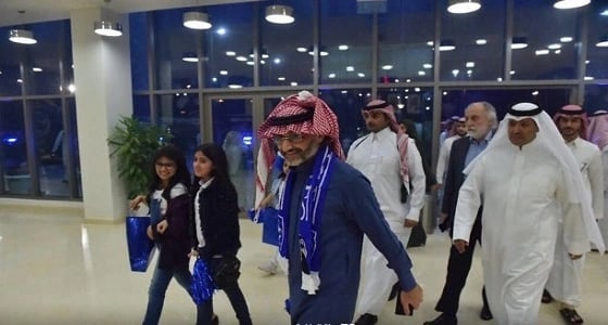 بالصور.. الوليد بن طلال في استاد جامعة الملك سعود