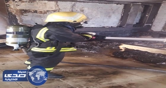 بالصور.. " مدني القطيف " يُخمد حريقًا بمنزل في حي الجامعيين