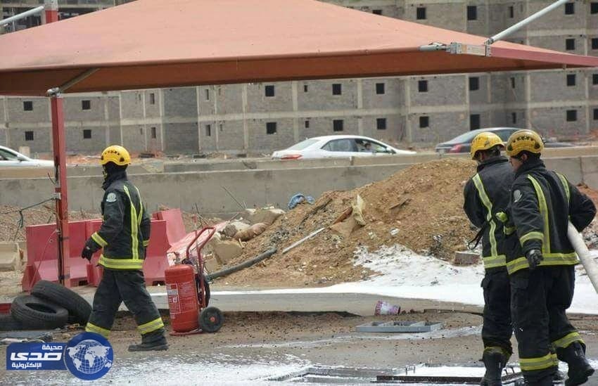 وميض لحظي يصيب عامل آسيوي بمحطة وقود بتبوك