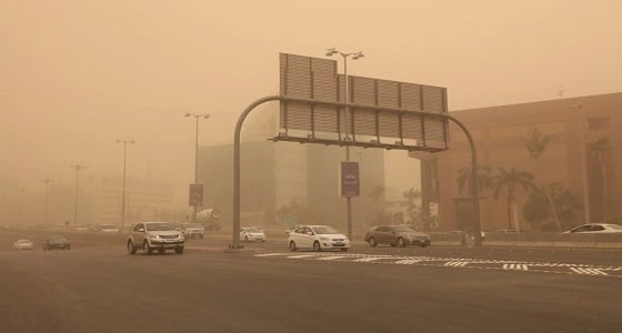 " العاصمة " تشهد الآن موجة غبار