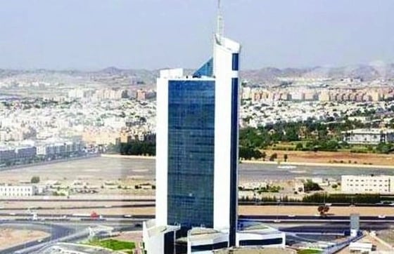 بالفيديو.. سليمان الطريف يروي تفاصيل إصلاحه عطل بطائرة كاد يلغي رحلة الأمير الراحل سعود الفيصل