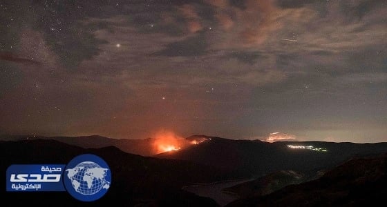 بالصور.. لحظة سقوط الشهب النيزكية على بحيرة في مقدونيا