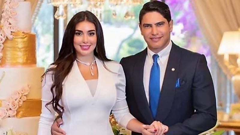 زوج ياسمين صبري يعتزم مقاضاة والدها