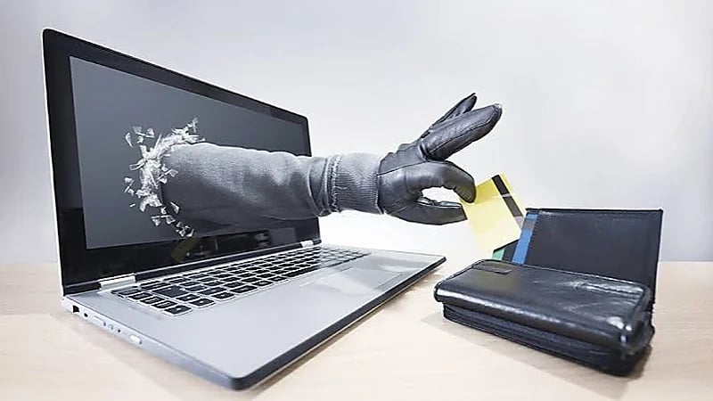 خبير تقني يوضح نصائح مهمة لتجنب الوقوع في فخ الاحتيال عبر الإنترنت .. فيديو