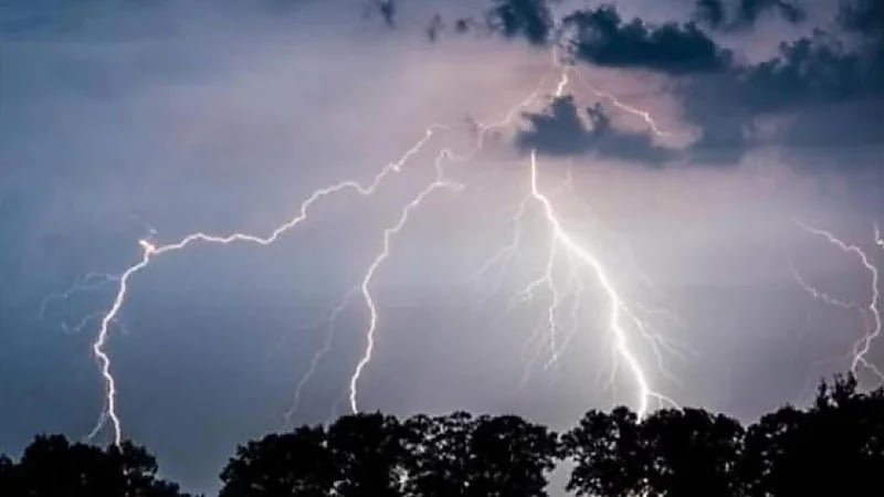 عواصف رعدية وأمطار غزيرة على منطقة مكة المكرمة